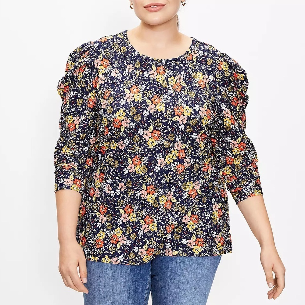 LOFT floral top Size Large petit puff sleeves